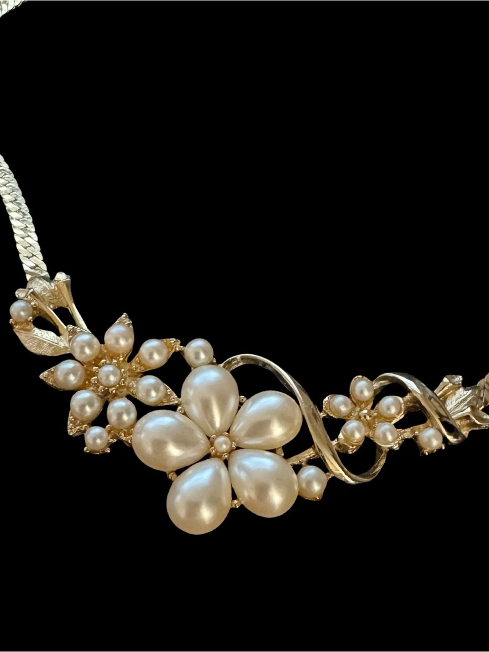✨Beautiful Vintage Richelieu Signed Pearl Floral Necklace